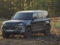 Видео: Land Rover Defender снялся в новом фильме о Джеймсе Бонде