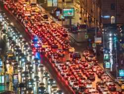 Власти Москвы предупредили о дорожном коллапсе в вечерний час пик