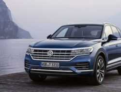 Volkswagen привез в Россию бизнес-версию Touareg