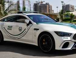 Автопарк полиции Дубая пополнил четырехдверный суперкар Mercedes-AMG