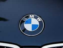 BMW повышает цены на автомобили с нового года