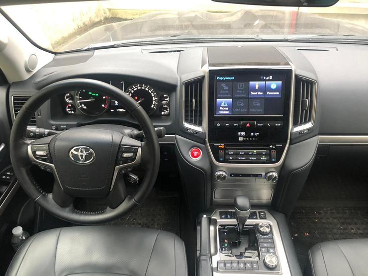 Имидж в особо крупном размере: тест-драйв Toyota Land Cruiser 200 TRD