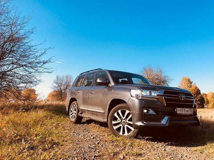 Имидж в особо крупном размере: тест-драйв Toyota Land Cruiser 200 TRD