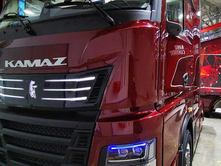 КамАЗ представил новейший тягач с функцией автопилота