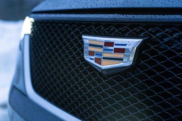 Первое знакомство с новейшим кроссовером Cadillac XT6 для России