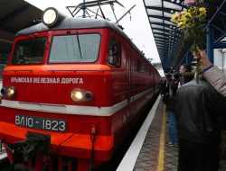 Первый пассажирский поезд прибыл в Севастополь через Крымский мост