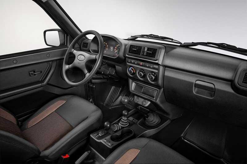 
                                    Противотуманки, подголовники и другие приборы: АвтоВАЗ обновил Lada 4x4
                            