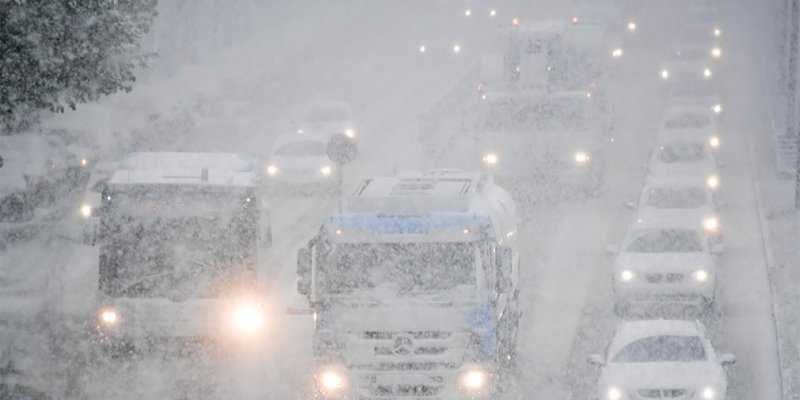 
                                    Сильный ветер, снег, метель: ЦОДД предупреждает о ненастной погоде
                            