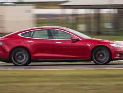 Tesla прошла 1 млн километров: на сколько хватило двигателя и батарей