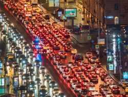 В ГИБДД призвали водителей отказаться от машин из-за нехватки дорог