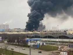 В Москве на Варшавском шоссе парализовано движение из-за пожара