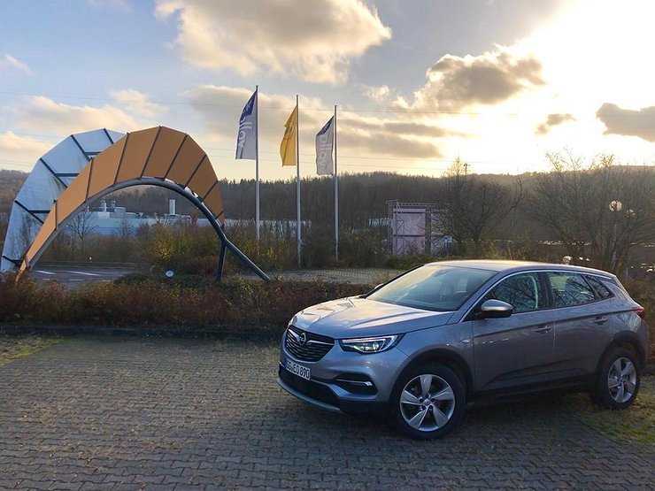В России стартовали продажи новейшего кроссовера Opel Grandland X