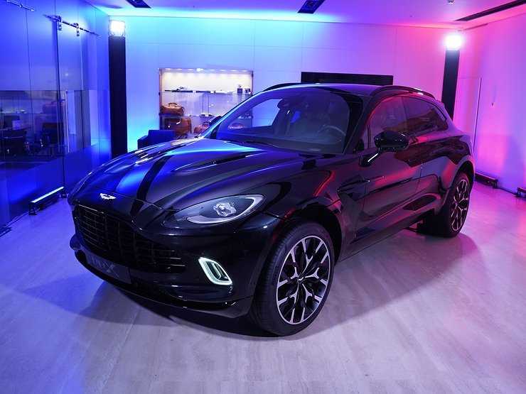 Aston Martin DBX за 15 000 000 рублей: скудная комплектация и огрехи сборки