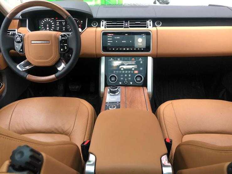 Хочу быть сзади, первым и пьяным: тест-драйв Land Rover Range Rover Vogue SE