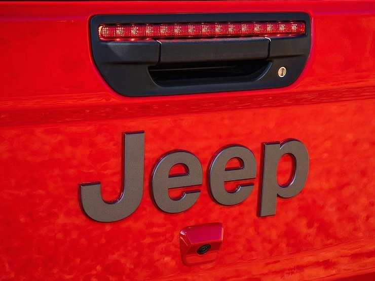 Jeep привезет в Россию три новых внедорожника