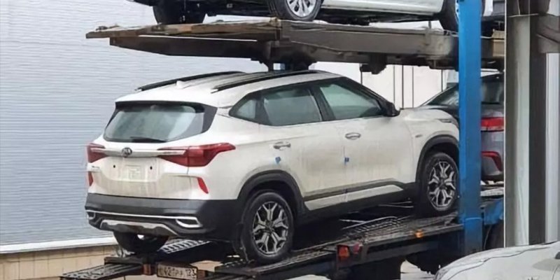 
                                    Kia начала поставки кроссовера Seltos российским дилерам
                            