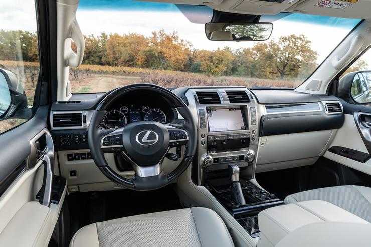 Когда больше — не лучше: первый тест-драйв обновленного Lexus GX460