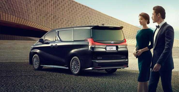 Lexus вывел на рынок свой первый минивэн