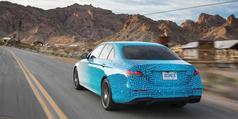 
                                    Mercedes анонсировал обновленный E-Class
                            
