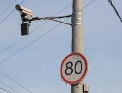 Mitsubishi Outlander без водителя оштрафовали за превышение скорости