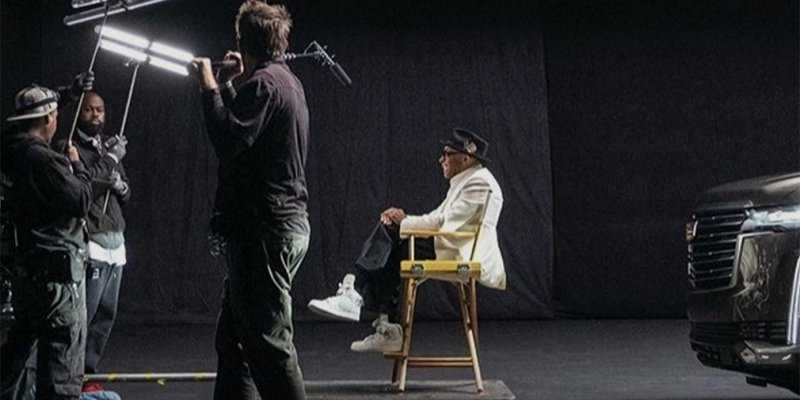 
                                    Новый Cadillac Escalade покажут в короткометражке голливудского режиссера
                            