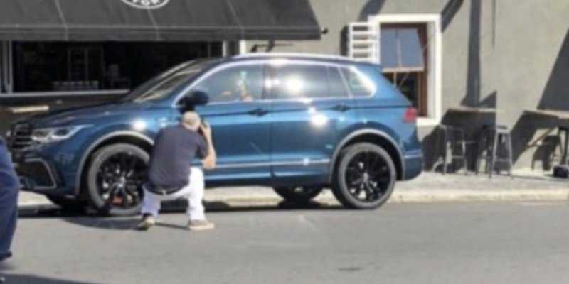 
                                    Обновленный Volkswagen Tiguan впервые сфотографировали без камуфляжа
                            