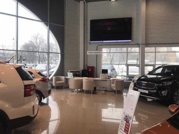 Почему в России стремительно падают продажи новых автомобилей