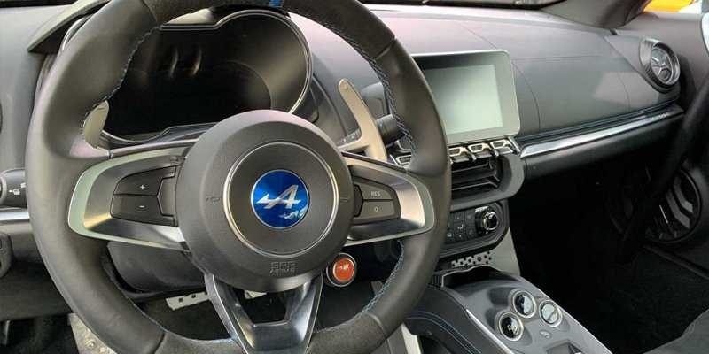 
                                    Спорткар Alpine превратили во внедорожник
                            