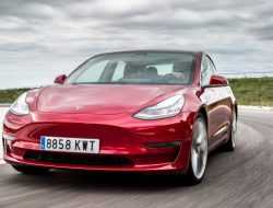 Tesla Model 3 вошел в тройку самых популярных автомобилей в Европе