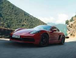 В России стартовали продажи Porsche 718 Cayman и 718 Boxster с новым мотором