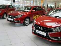 За год россияне потратили 205 млрд рублей на покупку машин Lada