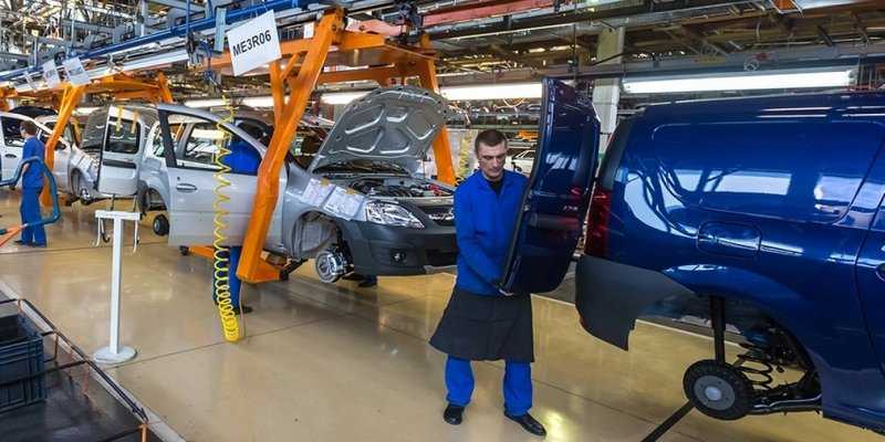 
                                    АвтоВАЗ приостановит выпуск моделей Lada и Renault из-за низкого спроса
                            