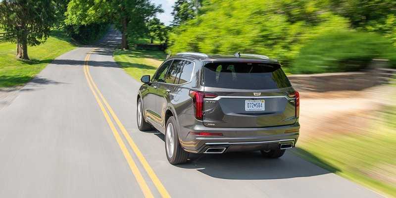 
                                    Cadillac назвал российские цены на большой кроссовер XT6
                            