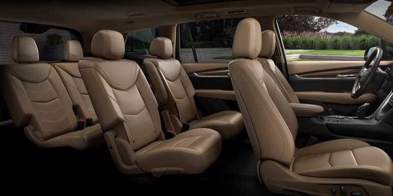 
                                    Cadillac назвал российские цены на большой кроссовер XT6
                            