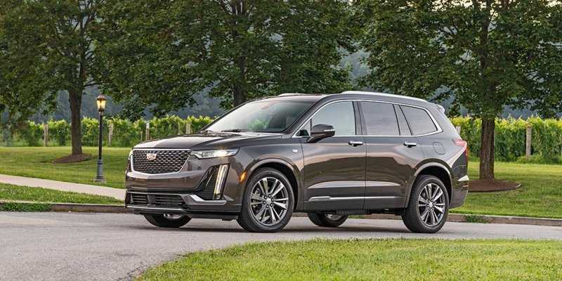 
                                    Cadillac назвал российские цены на большой кроссовер XT6
                            