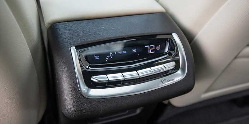 
                                    Cadillac назвал российские цены на большой кроссовер XT6
                            