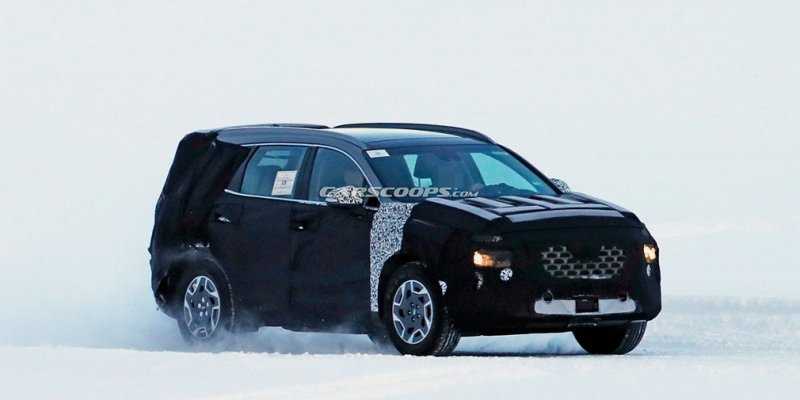 Hyundai вывел на тесты обновленный Santa Fe