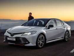 К дилерам приехала особая Toyota Camry со спортивным дизайном