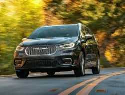 Минивэн Chrysler Pacifica получил полный привод после обновления