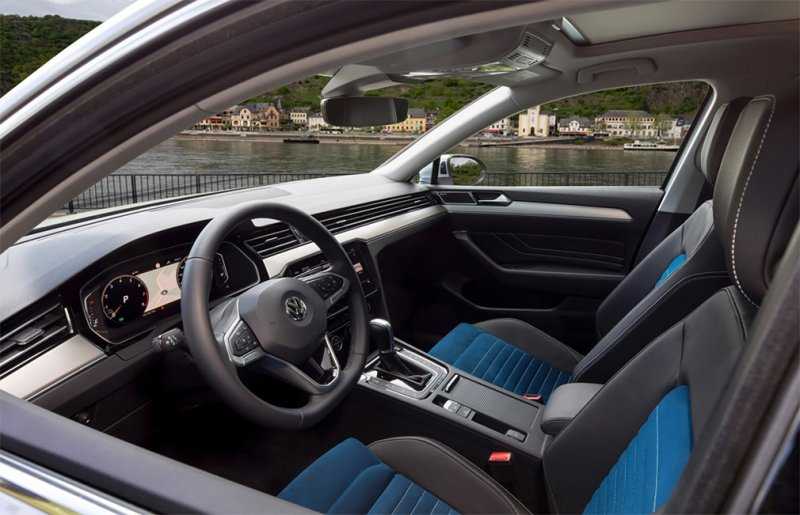 
                                    Новый Volkswagen Passat для России: названы комплектации и цены
                            