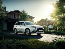 Первое знакомство с обновленным Mitsubishi Outlander