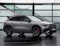 Представлен «горячий» кроссовер Mercedes-AMG GLA 45
