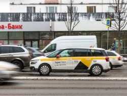 Стало известно, сколько зарабатывают московские таксисты