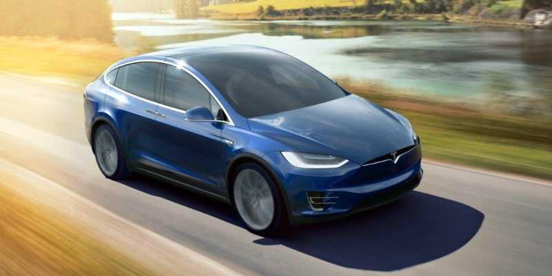 Видео: кроссовер Tesla совершил прыжок в стиле ралли