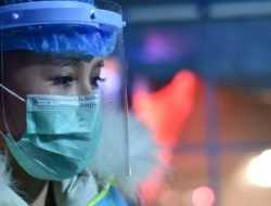 Видео: радиоуправляемый автомобиль ездит за продуктами в Ухани