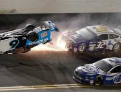 Видео: тяжелая авария на финише гонки «Дайтона 500» серии NASCAR