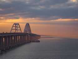 Водителей попросили медленнее ездить по Крымскому мосту