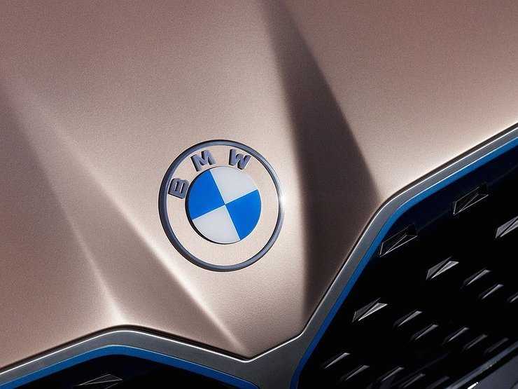 BMW представил новый минималистичный логотип