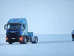 Грузовик IVECO установил рекорд скорости в Сибри