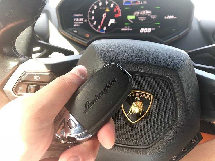 Коронавирус остановил производство суперкаров Lamborghini